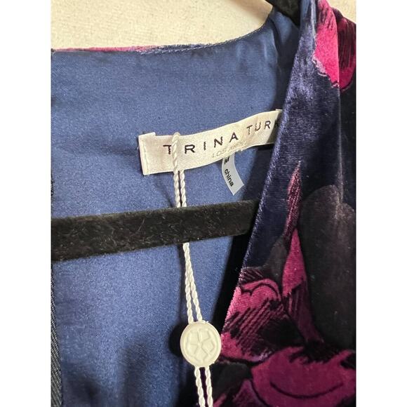 Trina Turk NWT MED Eclaire Dress Velvet Floral Long Sleeve Black w/ Plum Colors - Picture 4 of 5